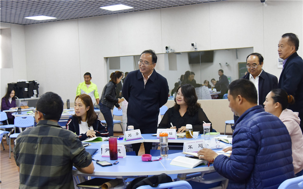 蒋永文校长主持召开万名校长培训计划学员代