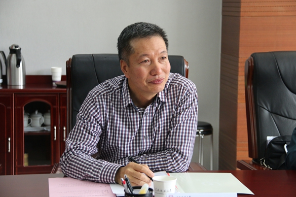 红河学院学术委员会主任陈灿一行到访我校