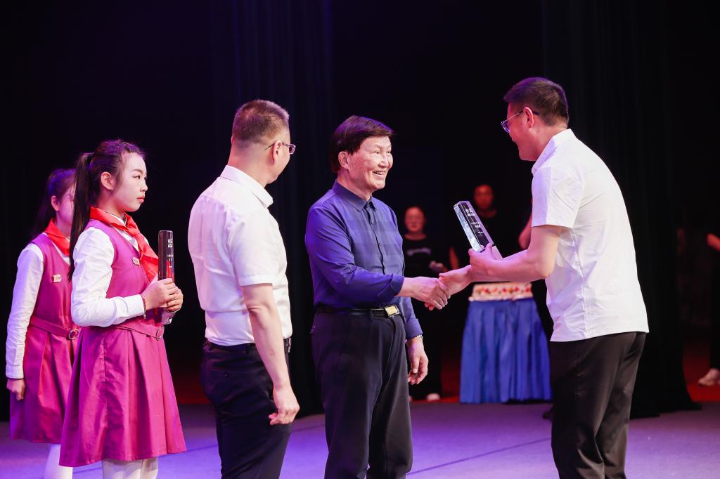 ĳУΪγǿλѫУ䷢߲2