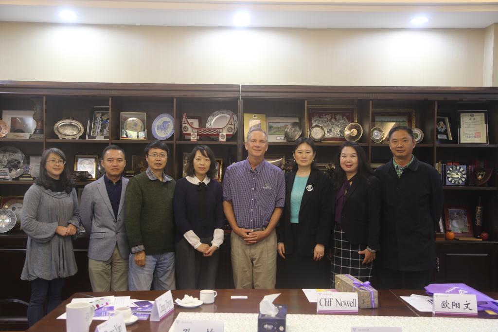 美国韦伯州立大学副校长克里夫· 诺维尔博士