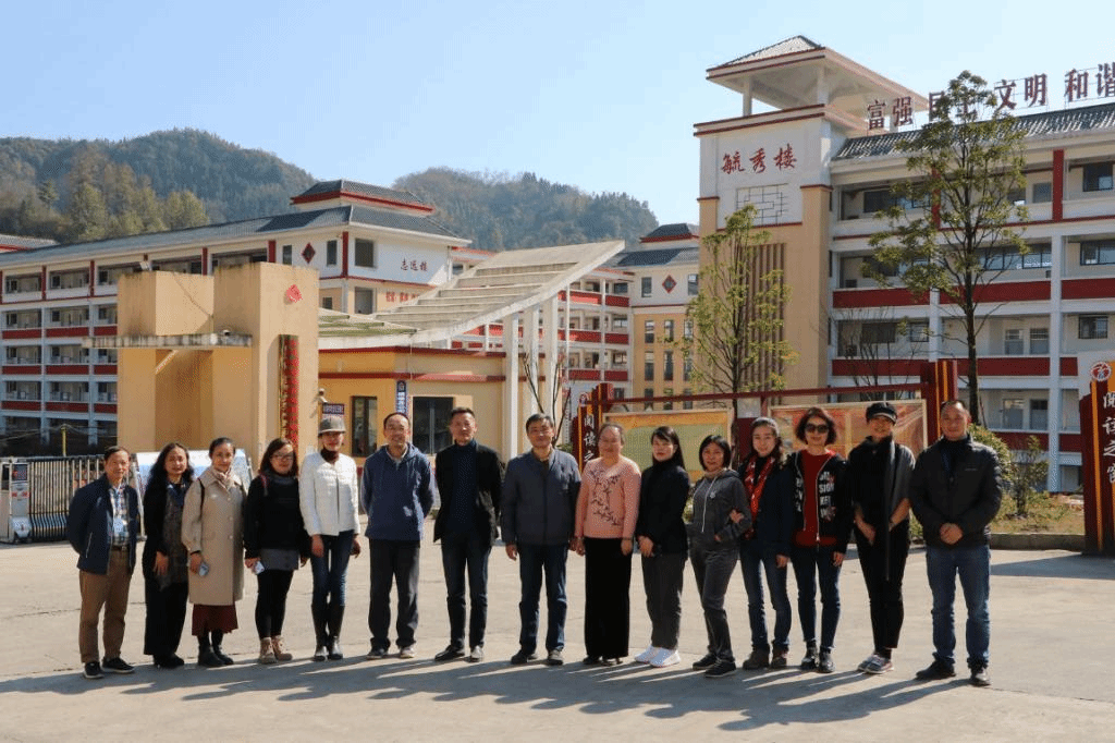 我校“国培计划”一对一精准扶贫项目专家团队到镇雄县开展第一阶段（第一批）教师培训