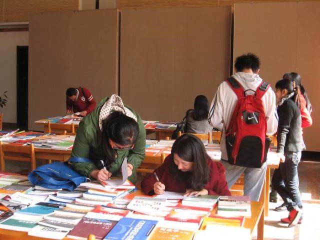 科学出版社 高等教育出版社等来我校进行优秀教材展示活动 云南师范大学