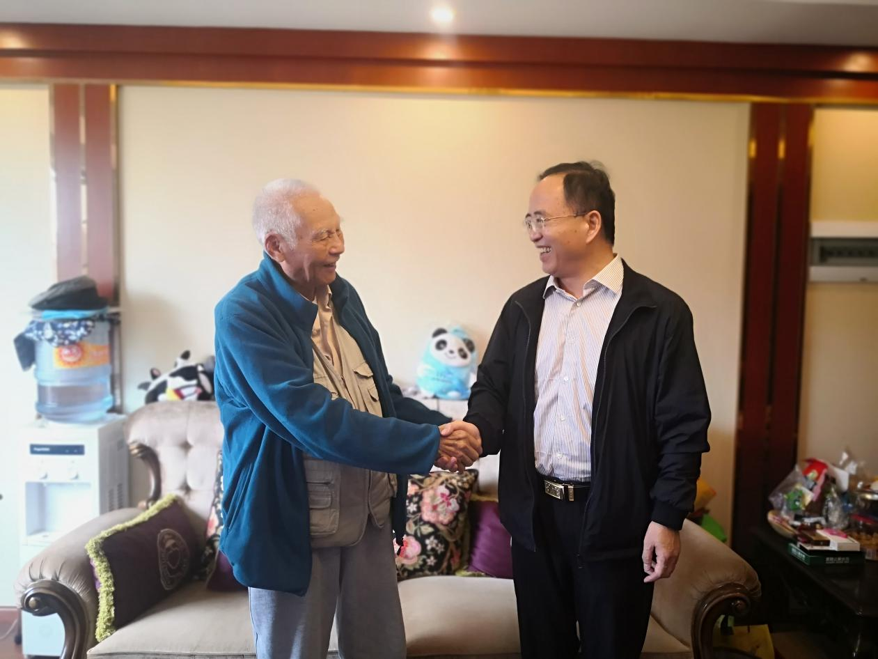 校党委书记蒋永文看望慰问百岁老红军马三堂