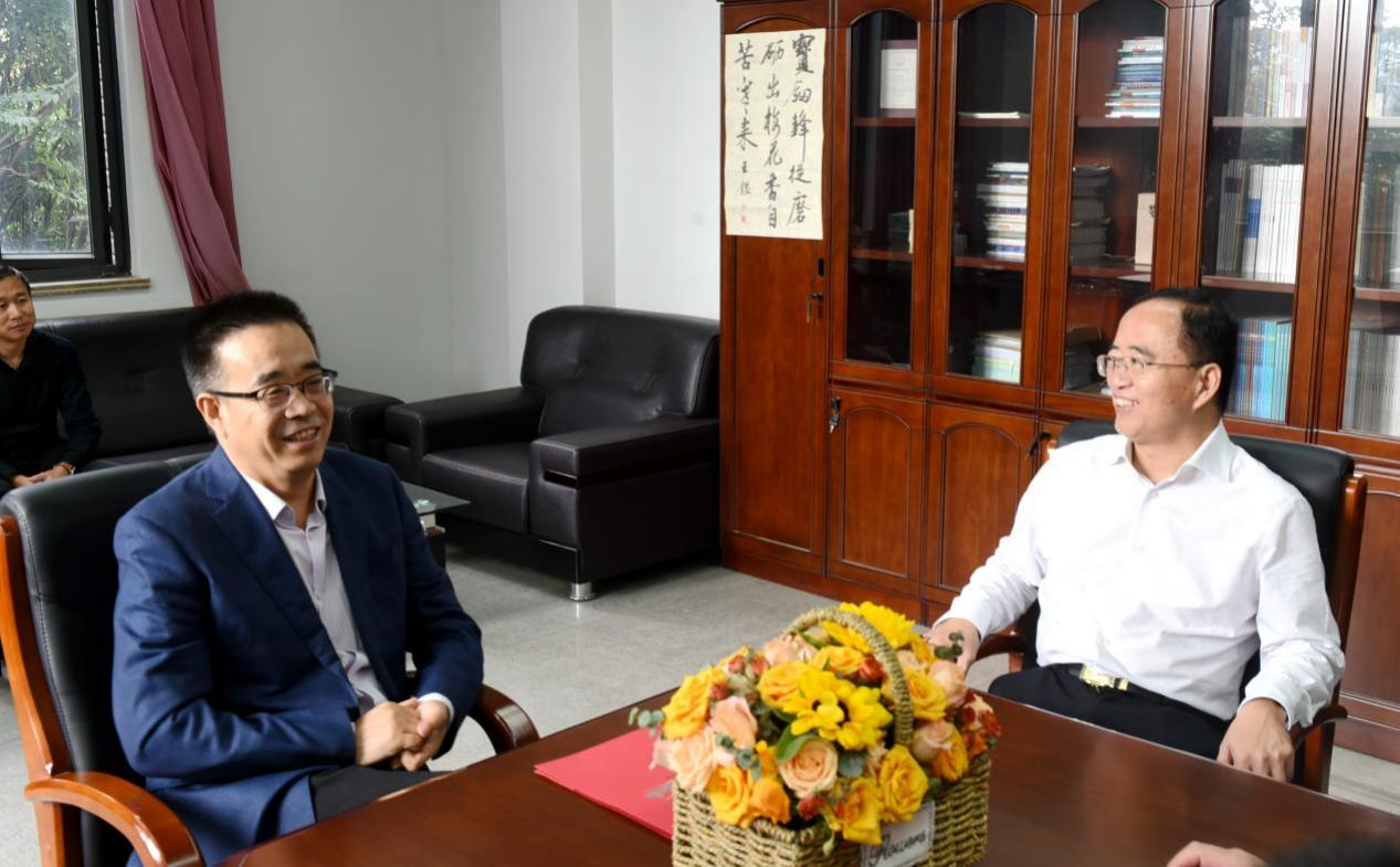 教师节之际，校领导看望慰问学校高层次人才