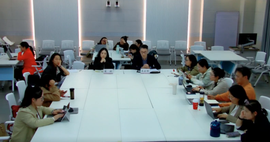 会议室里的人们AI 生成的内容可能不正确。